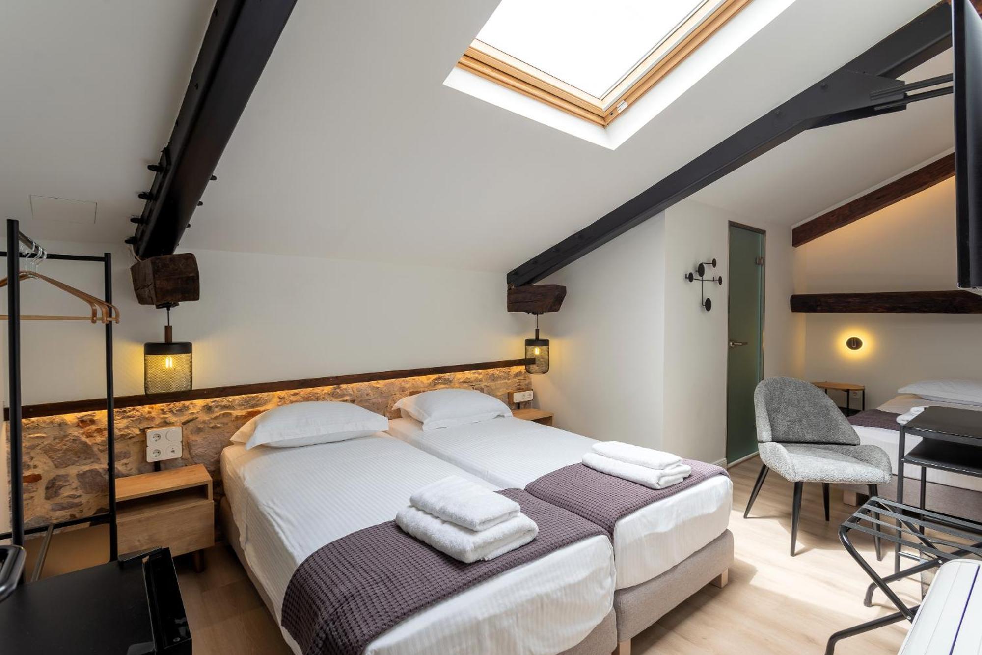 Issa Lesvos Hostel Mytilíni Kültér fotó