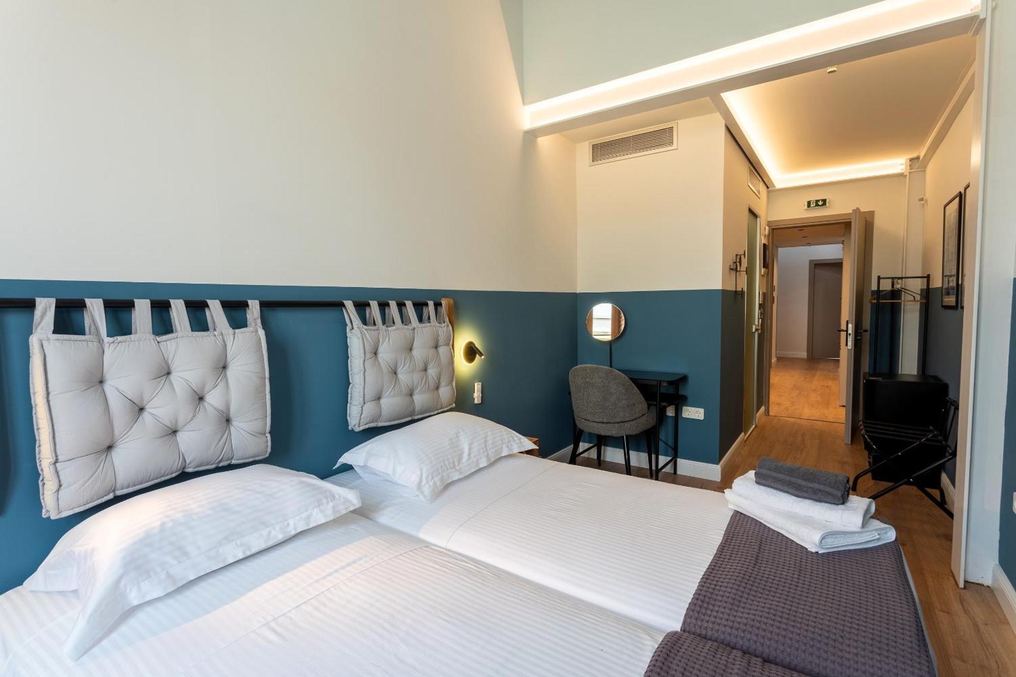 Issa Lesvos Hostel Mytilíni Kültér fotó