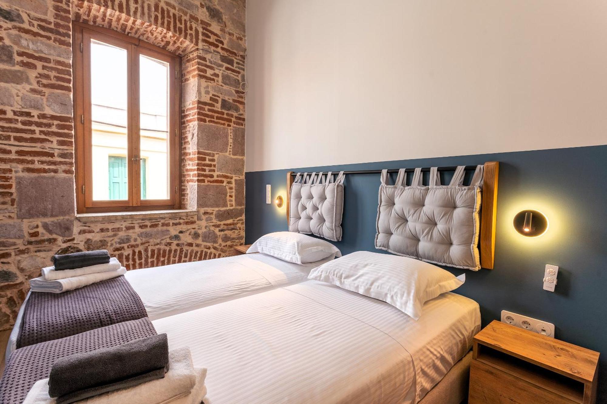 Issa Lesvos Hostel Mytilíni Kültér fotó