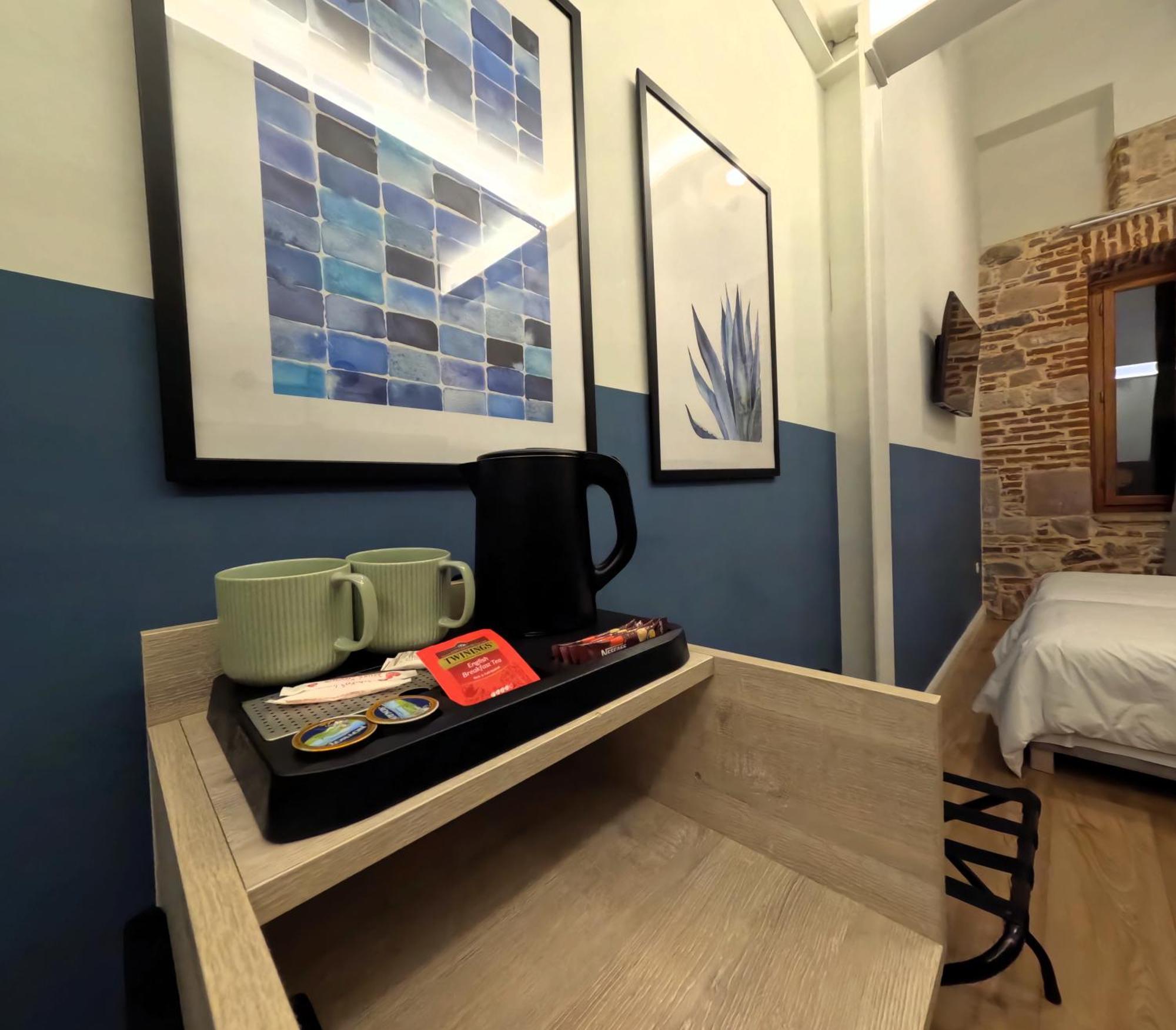 Issa Lesvos Hostel Mytilíni Kültér fotó