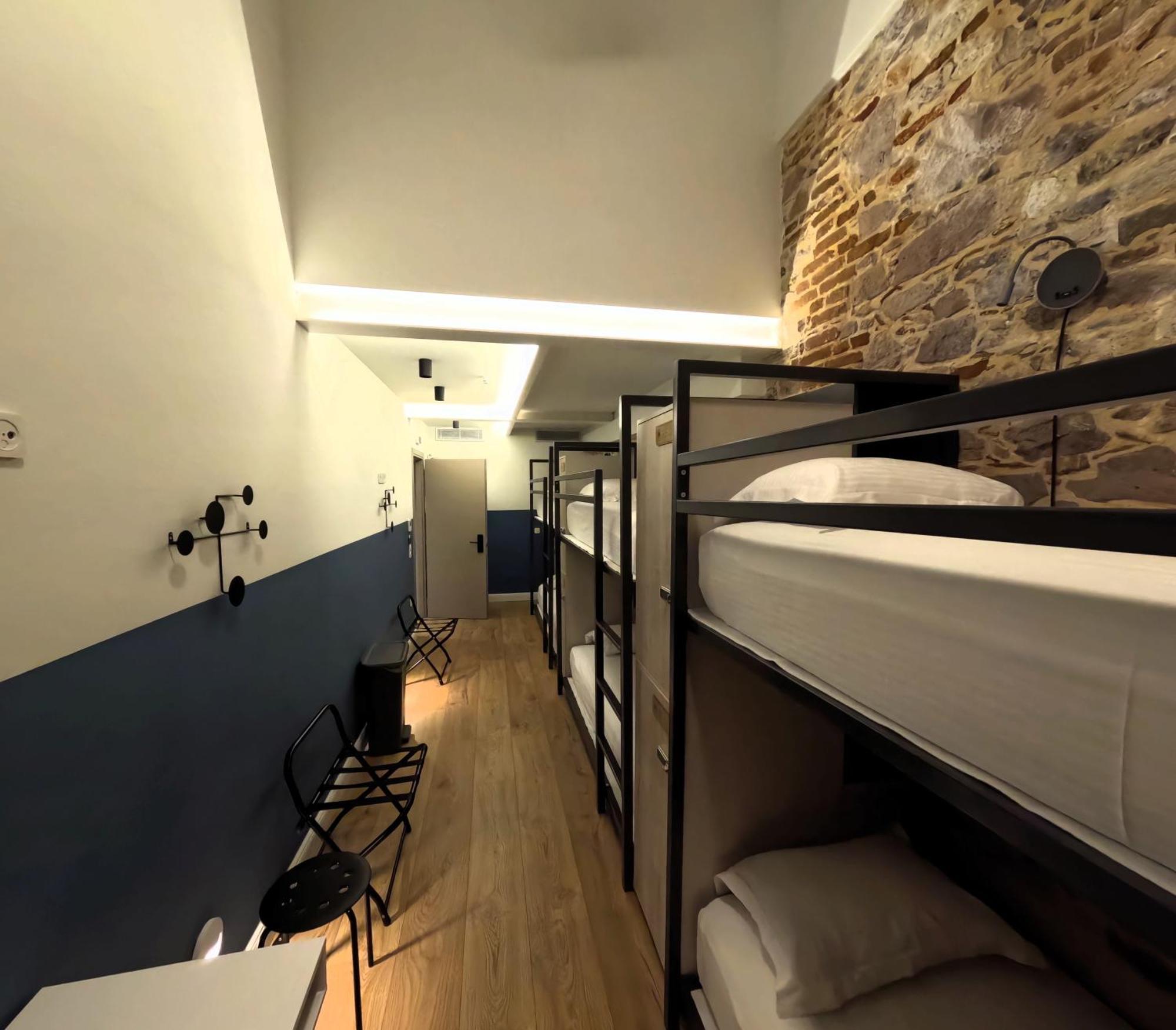 Issa Lesvos Hostel Mytilíni Kültér fotó
